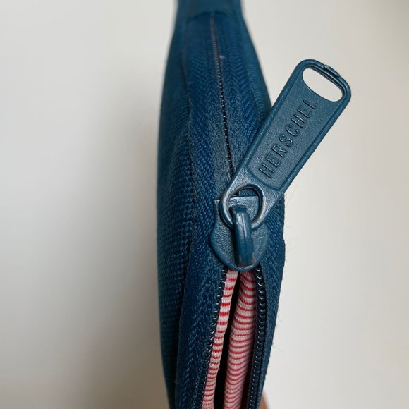 Herschel 13" Laptop/Tablet Sleeve - Picture 9 of 9